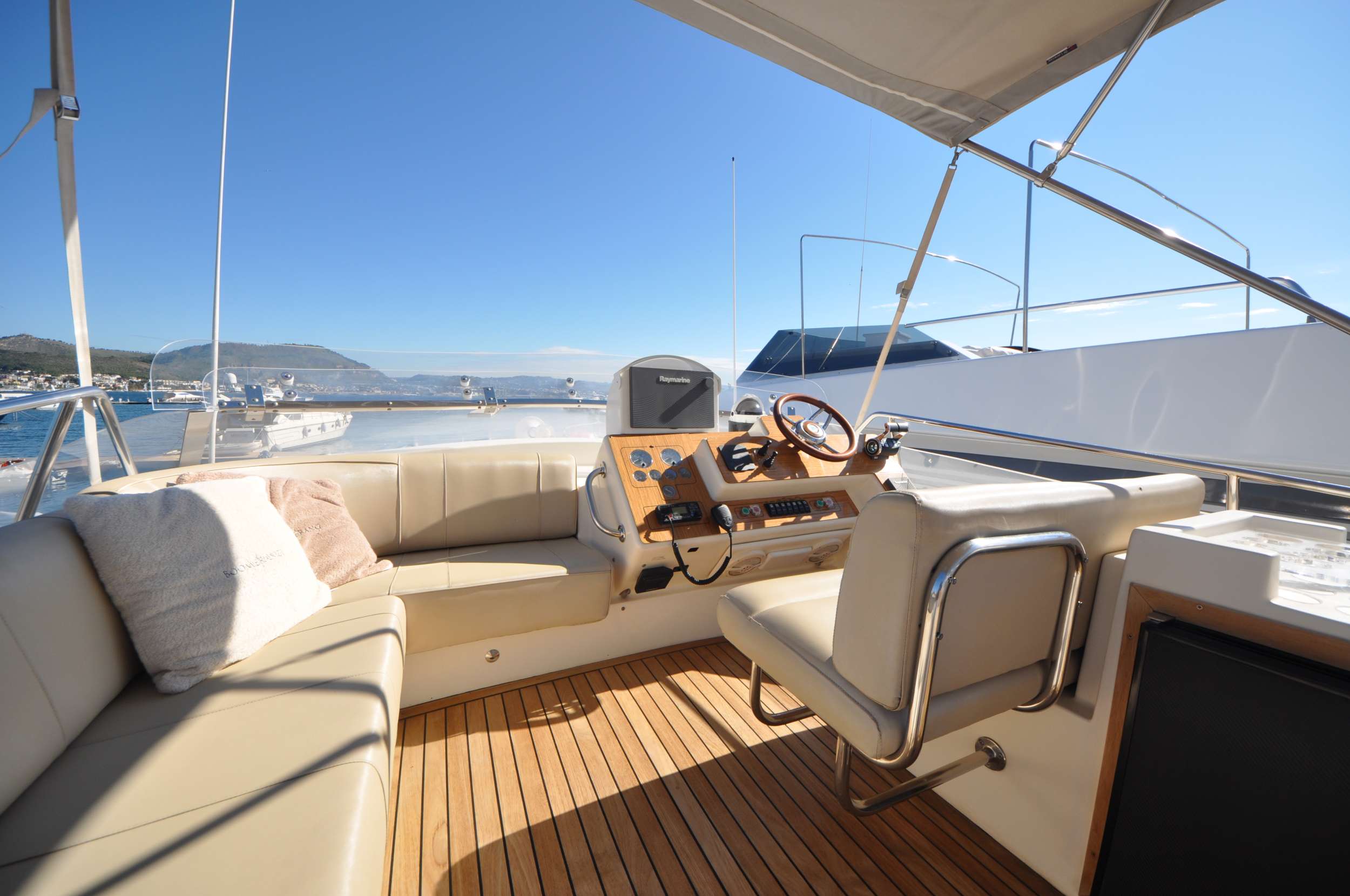 BOOMERANG II Flybridge Luxury Yacht Browser by CHARTERWORLD